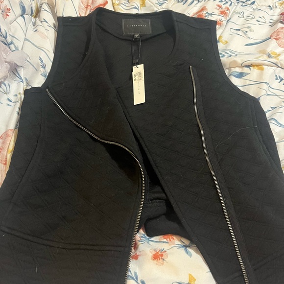 Brand newe with tags cute vest - Picture 1 of 5